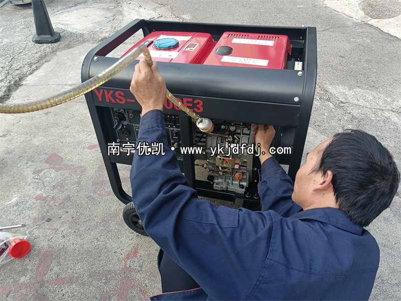 2023年11月24日，客戶到店自提8kw等功率柴油發(fā)電機(jī)組