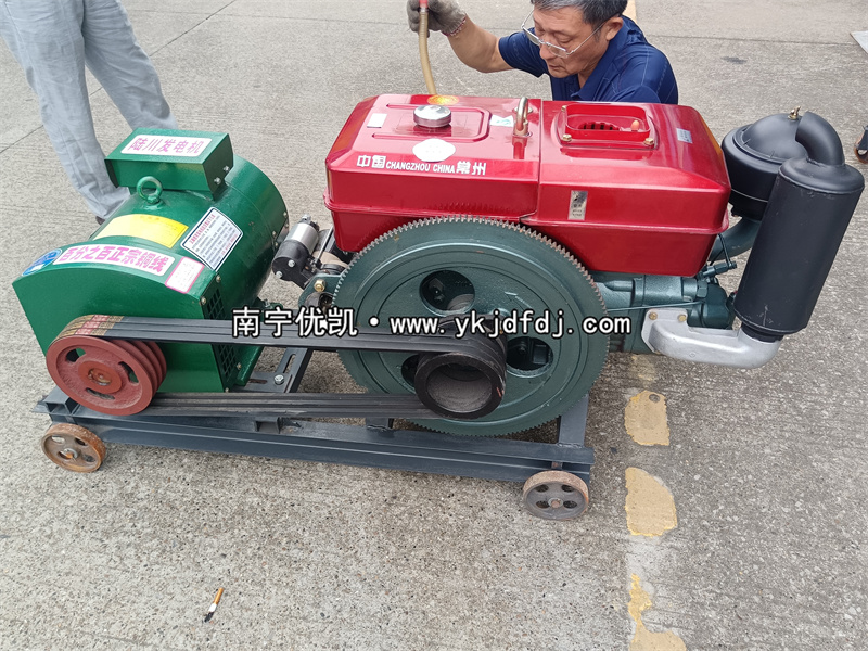 2024年5月16日，客戶到店自提一臺(tái)15KW單缸柴油發(fā)電機(jī)