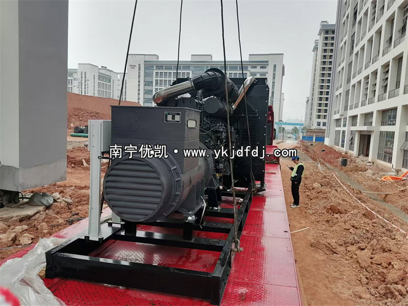 2024年11月6日，南寧項(xiàng)目1120KW上柴發(fā)電機(jī)組到貨安裝調(diào)試