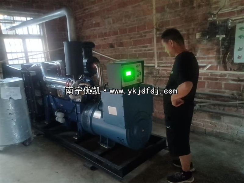 2025年6月16日，玉林某中學(xué)項(xiàng)目200kw柴油發(fā)電機(jī)組到貨安裝調(diào)試